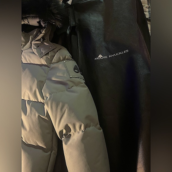 Brand new Large 3Q Icon Fur Mooseknuckle Jacket - Picture 2 of 6